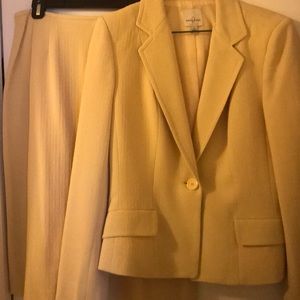 Pale yellow Anne Klein skirt suit size 8